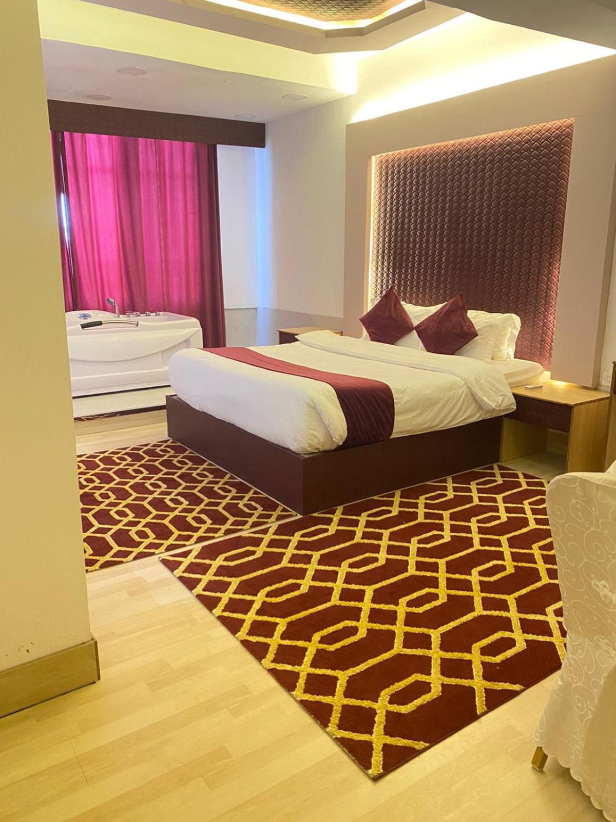 Rusayl Al Hussam Hotel Apartments מראה חיצוני תמונה
